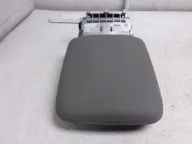 241-13722 Audi 2021 Q7 Center Console Gray Leather Armrest Lid Oem