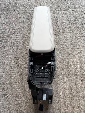 Bmw 6884116 2023 - 2025 X1 U11 Center Console Armrest Arm Rest Storage Lid Cover Oem