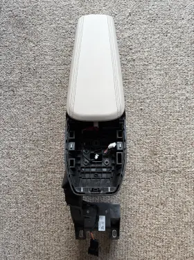 6884116 Bmw 2023 - 2025 X1 U11 Center Console Armrest Arm Rest Storage Lid Cover Oem