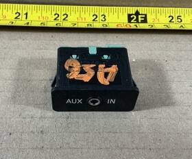 Bmw 6986791 2007-2009 X5 Aux-in Socket Plug Switch Button Oem