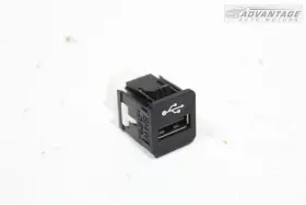 84109229294 Bmw 2018-2024 X3 G01 Front Console Armrest Usb Adapter Charging Port Oem