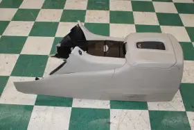 23268301 Cadillac 17-20 Escalade Esv Worn Cocoa Shale Floor Center Console Armrest Charger Wty