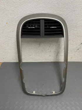 23317458 Chevrolet 2014-2016 Malibu Center Dash Radio Switch Air Vent Trim Bezel A2350