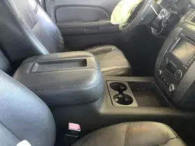 241-01884 Chevrolet Truck Console Front Floor With Entertainment Center Fits 07-09 Avalanche 1500 681687