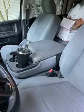 5ye031xrah Chrysler Dodge Mopar Jump Seat Center Console From A 2019 Ram 1500 Classic 5 Lug Grey Cloth