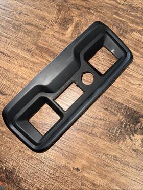 Factory/oem 86530425 Center Console Rear Plate 2019-22 Sierra And Silverado 1500. Black Minor Scratches