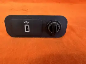 Gr3t-14f014-ab Ford 2016 Mustang Usb Outlet Media Connector Plug Sync Power