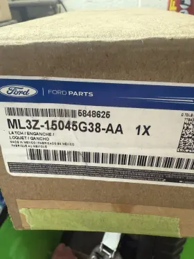 Ml3z-15045g38-aa Ford Genuine Latch