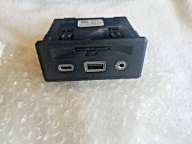 Gm 13526278 Auxilliary Port Receptacle Usb Audio Player Pre-owned
