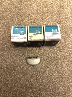 Gm 3880976 66-77 Chevy Corvette And Impala Ss Nos Seat Separator Compartment Lt. Lens
