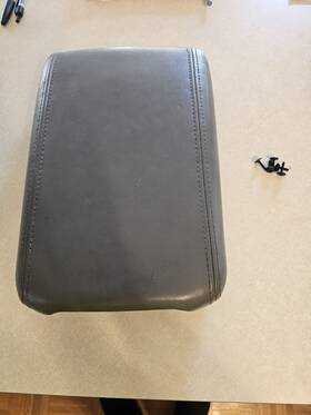 Gm Gmc Chevrolet 25810358 2007-17 Traverse Acadia Enclave Outlook Center Console Lid Arm Rest Medium Gray