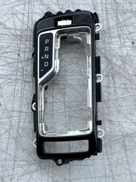 B1002 Hyundai 84652 2016 Genesis Automatic Transmission Shift Position Indicator Bezel Oem