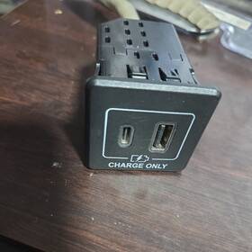Infiniti 284h3-6nr0b 13-20 Jx35 Qx60 Center Console Rear Dual Usb Charging Port Oem