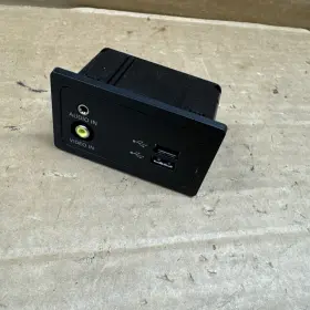284h34ga2b Infiniti Qx60 Center Console Usb Port Aux Jack Media Hub Oem 2017 2018 2019 2020