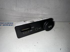 Jaguar Fk7219c166 2017 - 2019 Xe Console Usb Aux Outlet Oem