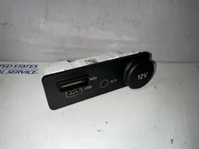 Fk7219c166 Jaguar 2017 - 2019 Xe Console Usb Aux Outlet Oem