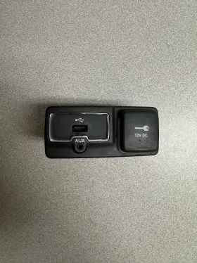 07356934240 Jeep Renegade Center Console Cover Bezel And Aux Usb Power Outlet Oem 15-18