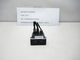 68271567ab Jeep 2014-2022 Cherokee Rear Center Console Dual Usb Port Oem