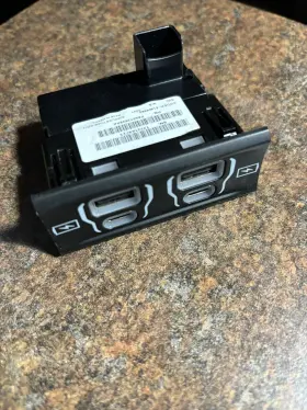 P68572629aa Jeep 2022-2023 Grand Cherokee L Center Console Rear Usb Charging Port Oem
