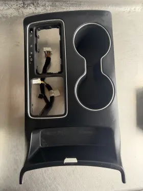 84650-c6000wk Kia 16-20 Sorento Lx Console Shifter Trim Bezel With Cup Holder