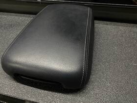 Kia 84660-c6000wk 2016-2020 Sorento Center Console Armrest With Bracket Black Oem