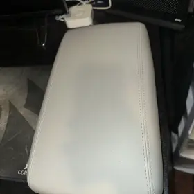 84660-p2000 Kia 84660p2000 2021-2024 Sorento Console Arm Rest