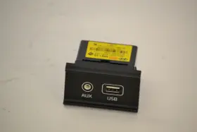 96120-m6110 Kia 2019-2022 Forte Center Console Aux Usb Port Power Outlet Socket Oem