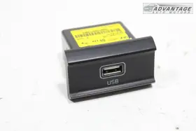 96120-s9000 Kia 2020-2024 Telluride Front Center Console Tray Usb Auxiliary Jack Port Oem