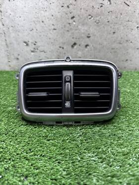 Kia 97040-c6000 16-20 Sorento Rear Center Console Hvac A/c Air Conditioning Grille Trim Dity