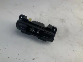 M6110wk Kia 19-21 Forte S Center Console Aux Audio Usb Charging Port 12v Q M6110wk Kia 19-21 Forte S Center Console Aux Audio Usb Charging Port 12v Q