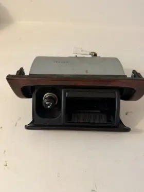 241.le1n95 Lexus Gs300 1993-1996 Console Ash Tray Front
