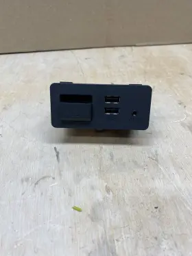D09h-66-9u0b Mazda 2017-2021 Cx-5 Center Console Dual Usb Auxiliary Jack Port Media Hub Oem