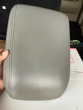1wz791x9ad Mopar Wj Overland Leather Padded Console Lid Beautiful Condition Light Slate Color