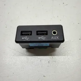 795405013 Nissan 2016-2018 Maxima Dual Aux Usb Port Media Hub Oem
