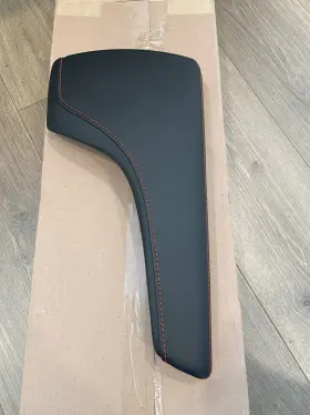 23200602 Oem New 2016 - 2024 Chevrolet Camaro Console Lid Black With Red Stitching