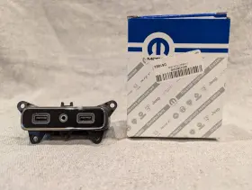 68323663ae Oem 18-20 For Jeep Grand Cherokee Center Console Dual Usb Port Aux Media Hub