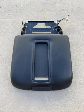 U17506305s Oem 2014 - 2018 Chevrolet Silverado And Gmc Sierra Center Console Armrest Lid Assembly