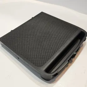 Pt00062426-c Rivian 2022-24 R1s R1t Front Center Wireless Charging Pad Trim Tray Control Unit
