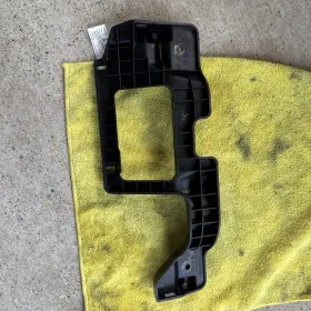 589850c040 Toyota 2022 - 2024 Tundra Sequoia Center Console Lower Mount Bracket Oem