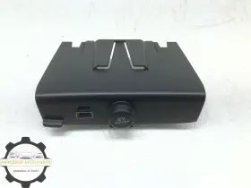 10r-053559 Volvo 2019-2022 Xc40 Center Console Dual Usb Charging Socket Port Oem